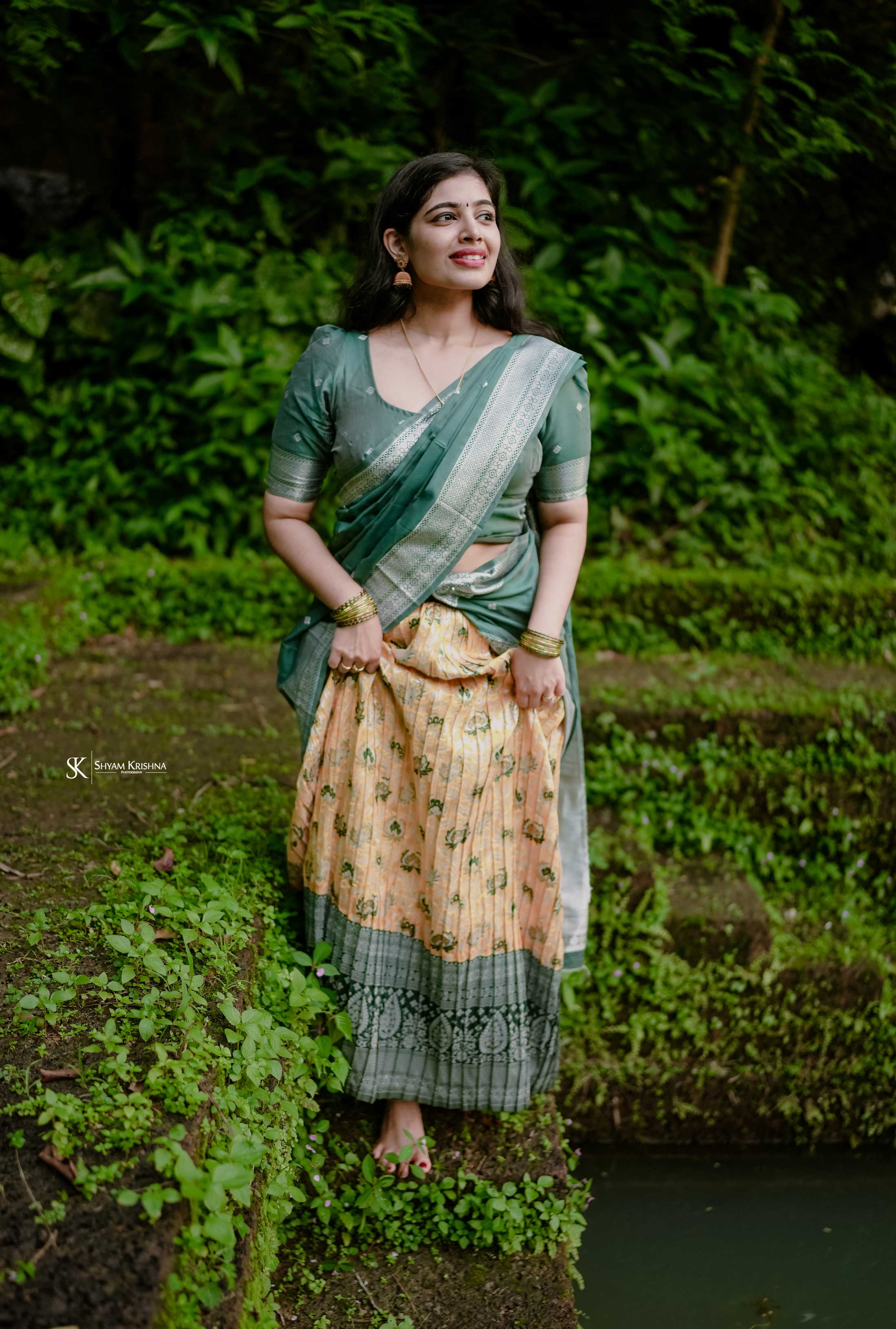 Buy Green Sarees for Women by Very Much Indian Online | Ajio.com